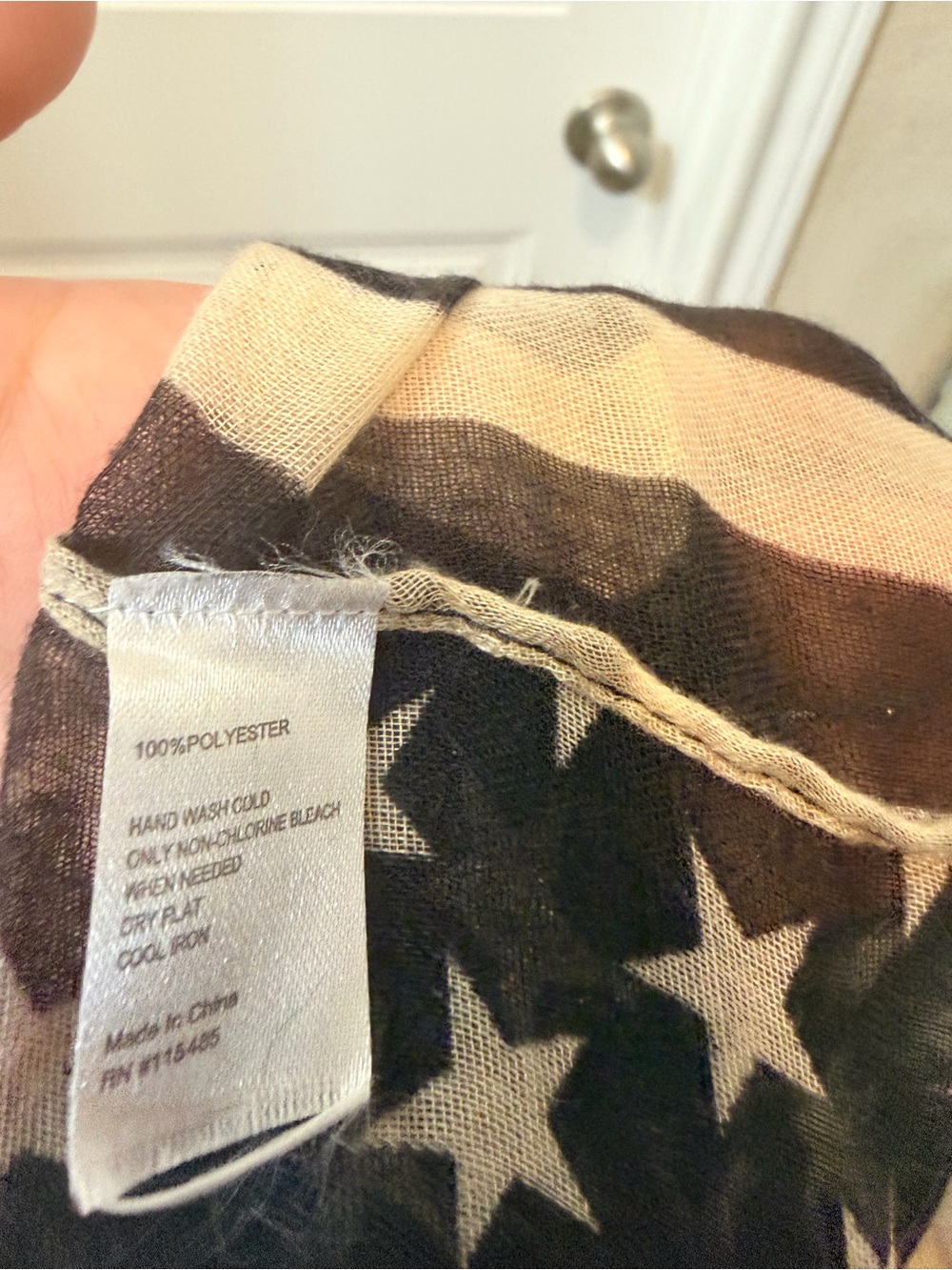 Hot Topic Black and Cream Star Print Scarf